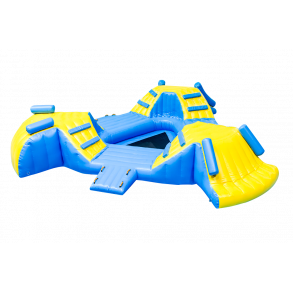 Triangulär ö med rutschbanor